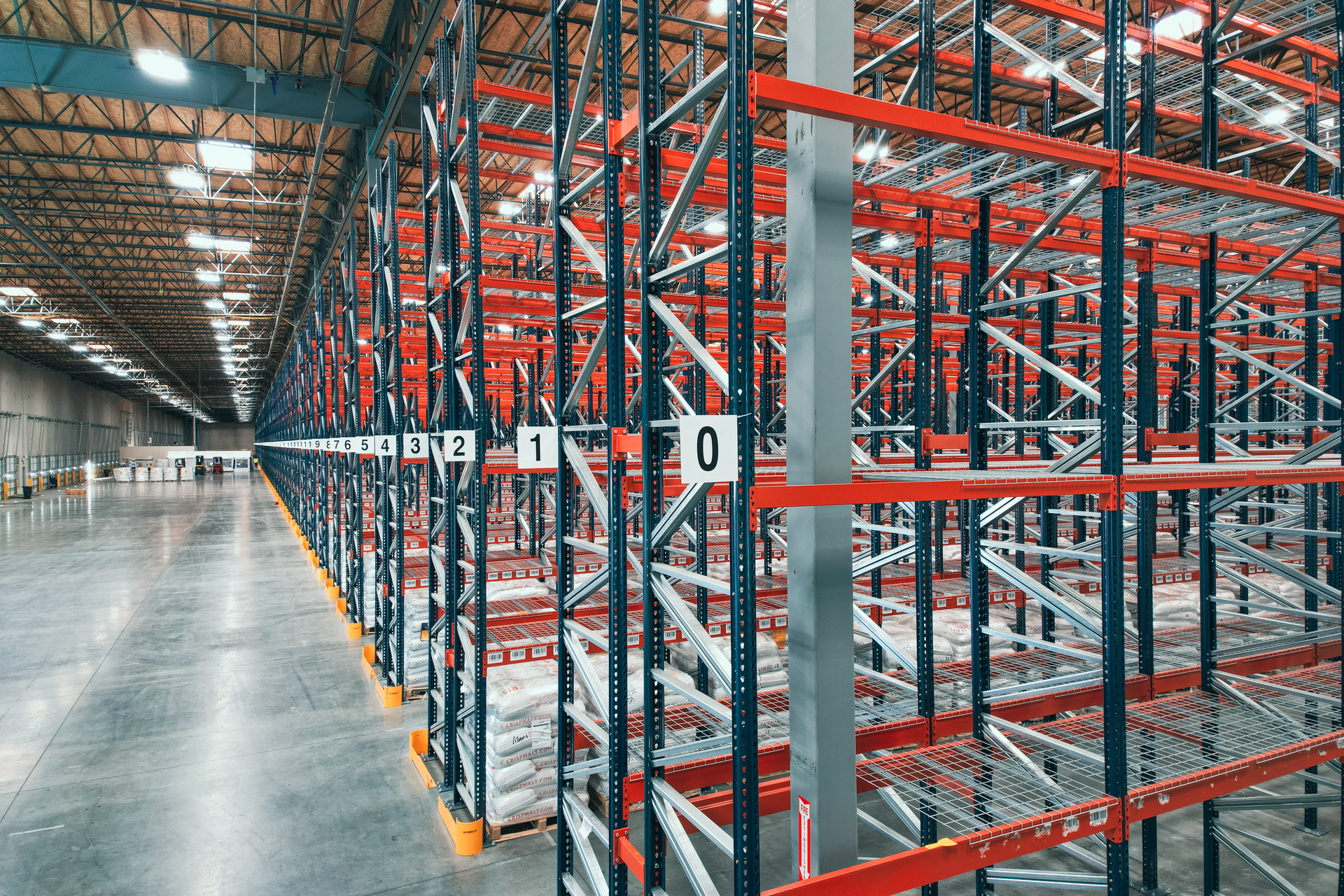 Industrial pallet racking warehouse in Commerce California